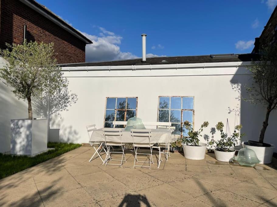 Willow House, Georgian Property In เชพเพอร์ตัน ภายนอก รูปภาพ