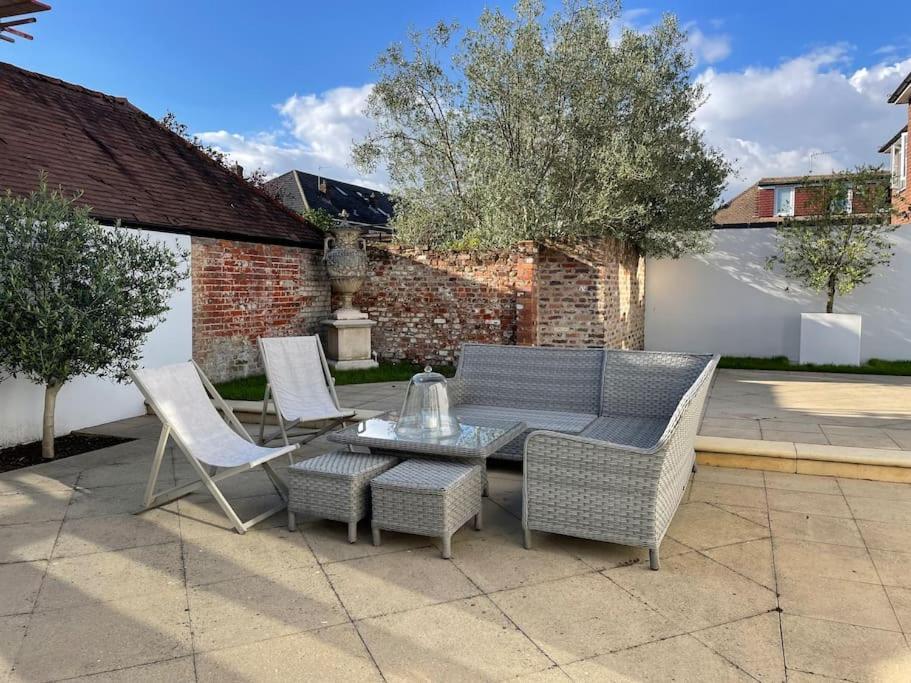 Willow House, Georgian Property In เชพเพอร์ตัน ภายนอก รูปภาพ