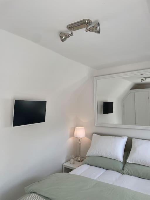 Willow House, Georgian Property In เชพเพอร์ตัน ภายนอก รูปภาพ