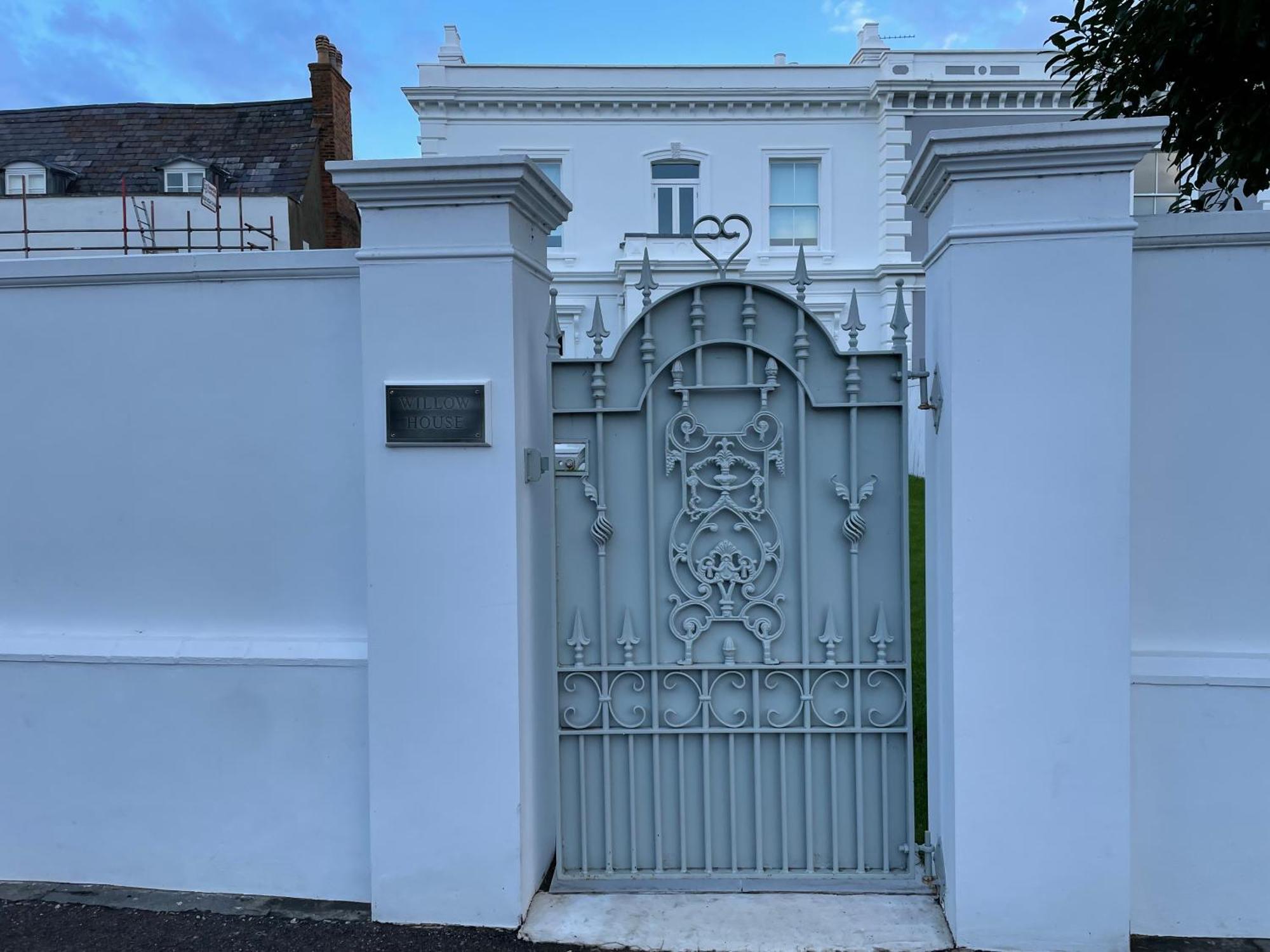 Willow House, Georgian Property In เชพเพอร์ตัน ภายนอก รูปภาพ