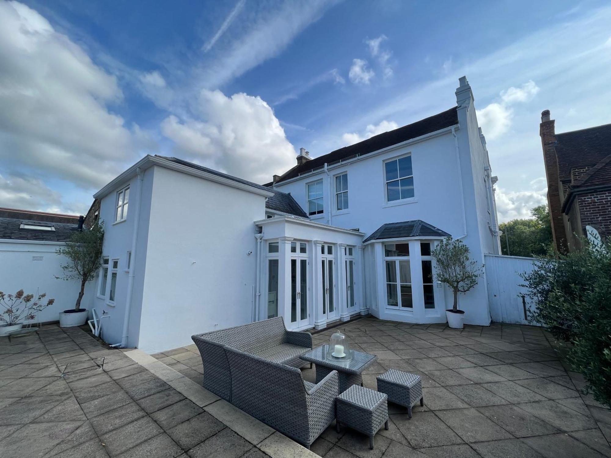 Willow House, Georgian Property In เชพเพอร์ตัน ภายนอก รูปภาพ